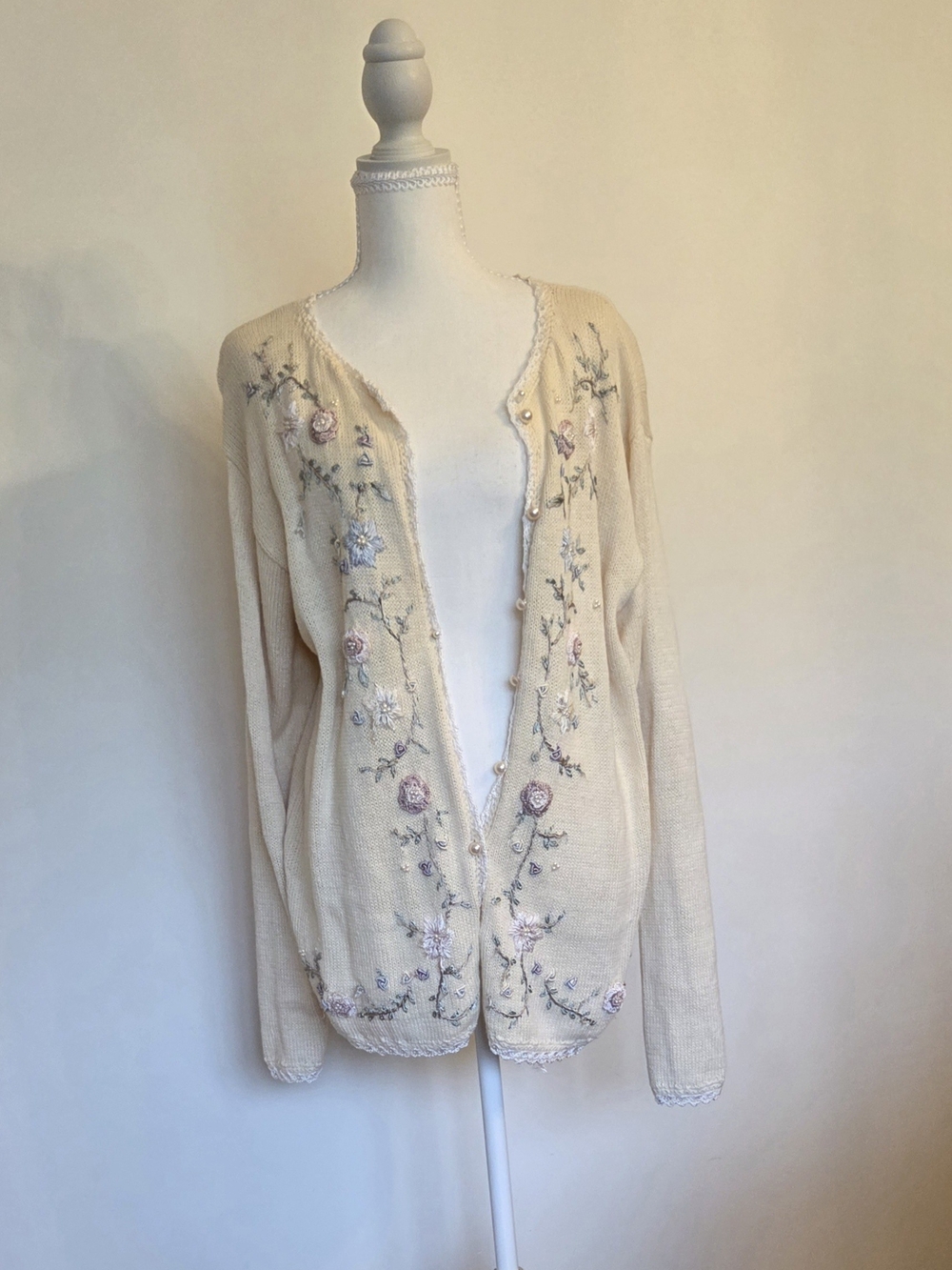 Carolyn Taylor Off White Embroidered Floral Cardigan